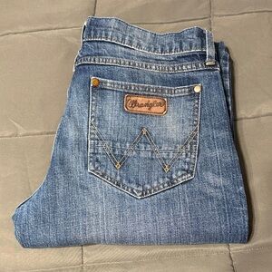 Wrangler Retro Slim Boot.  33X30